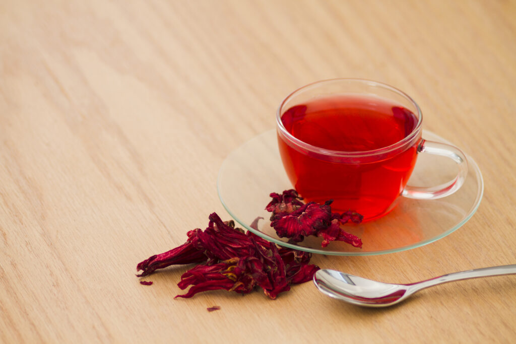 ¿Cómo preparar una infusión de hibisco y frutos rojos? 1 infusion de hibisco y frutos rojos